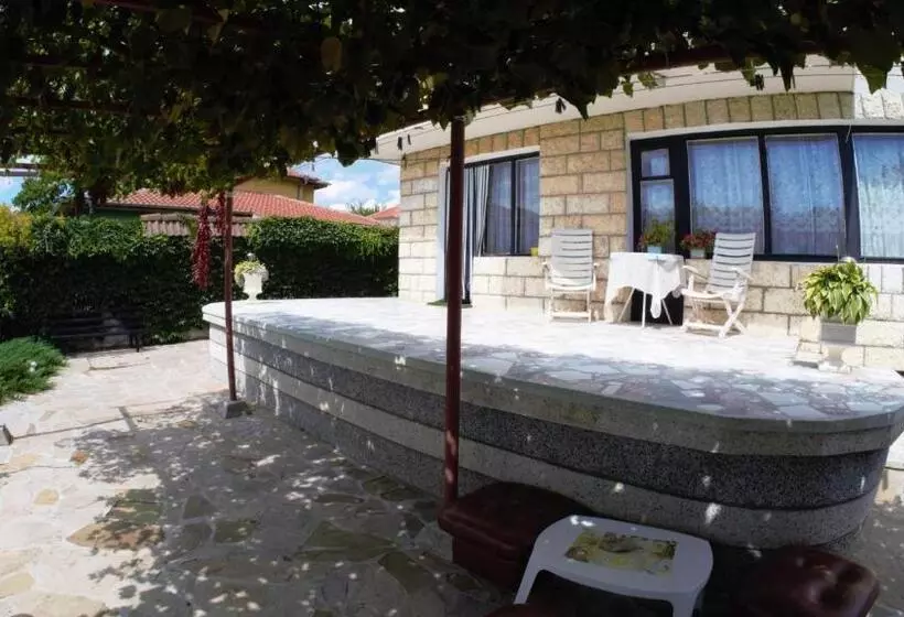 پانسیون Atanasovi House