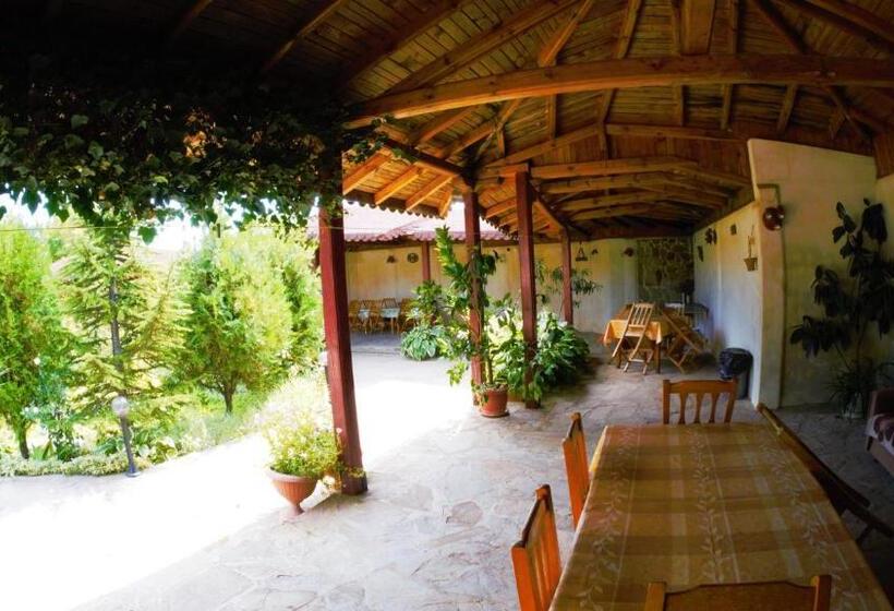 پانسیون Atanasovi House