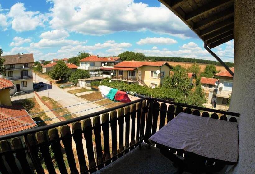 پانسیون Atanasovi House