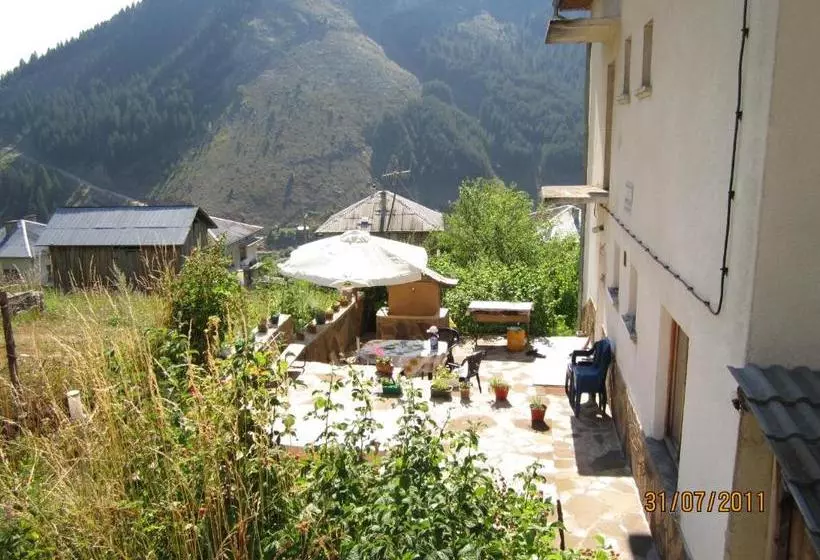 پانسیون Kristal Guest House