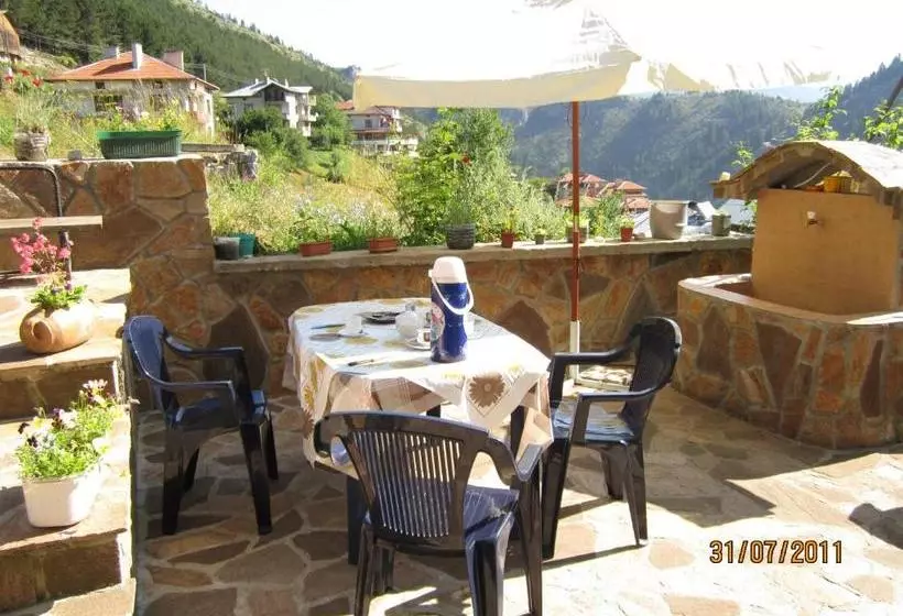 پانسیون Kristal Guest House