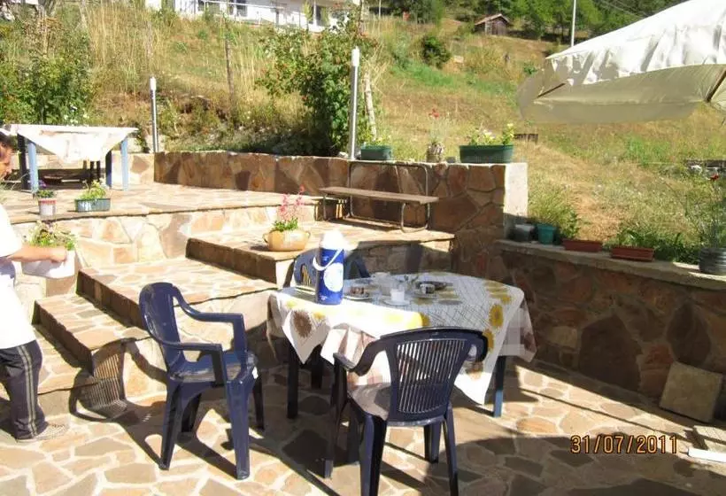 پانسیون Kristal Guest House