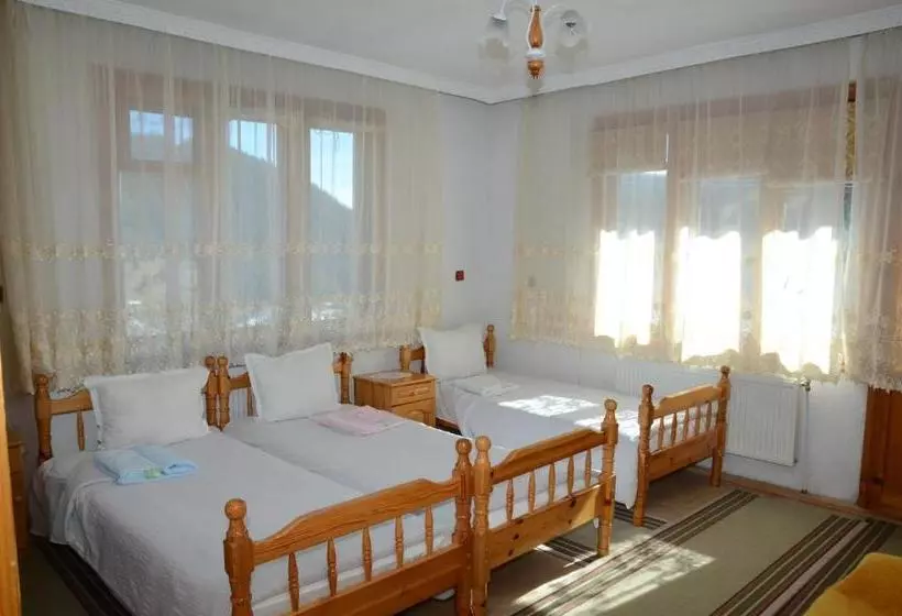 پانسیون Kristal Guest House