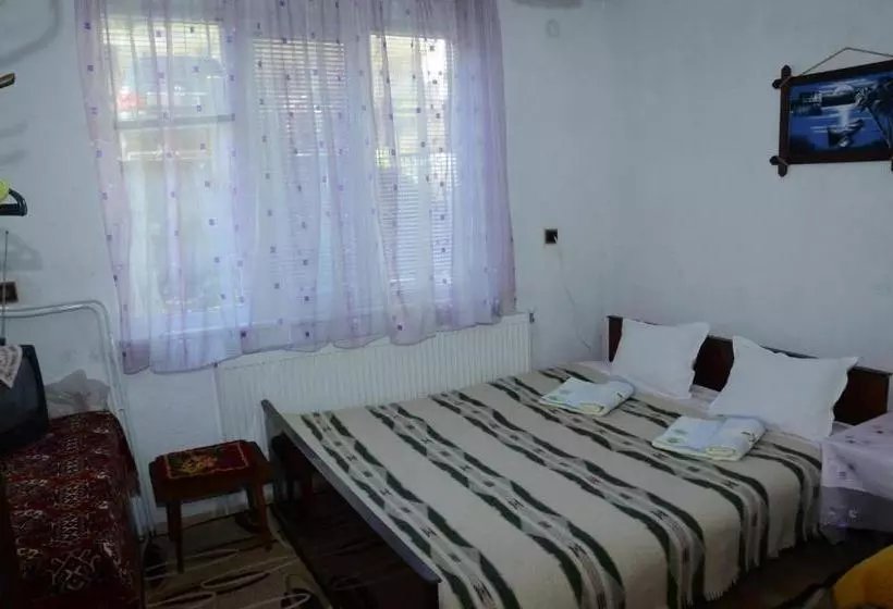 پانسیون Kristal Guest House