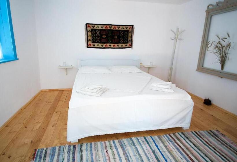 بنسيون La Lipoveni