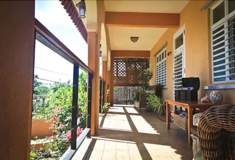 پانسیون Villa Coral Guesthouse