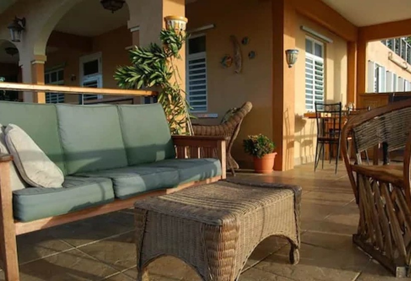 پانسیون Villa Coral Guesthouse