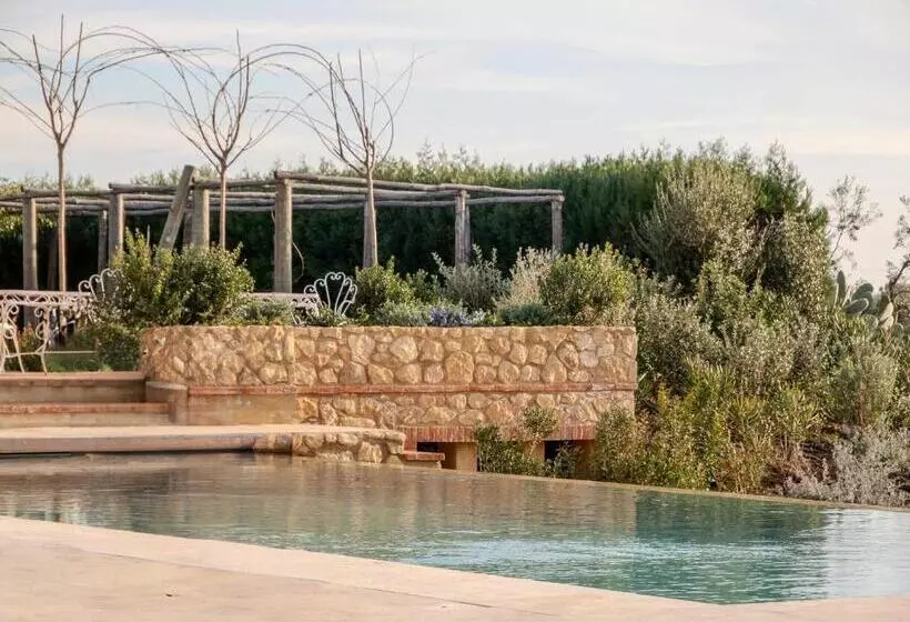 Hotelli Podere Le Mezzelune