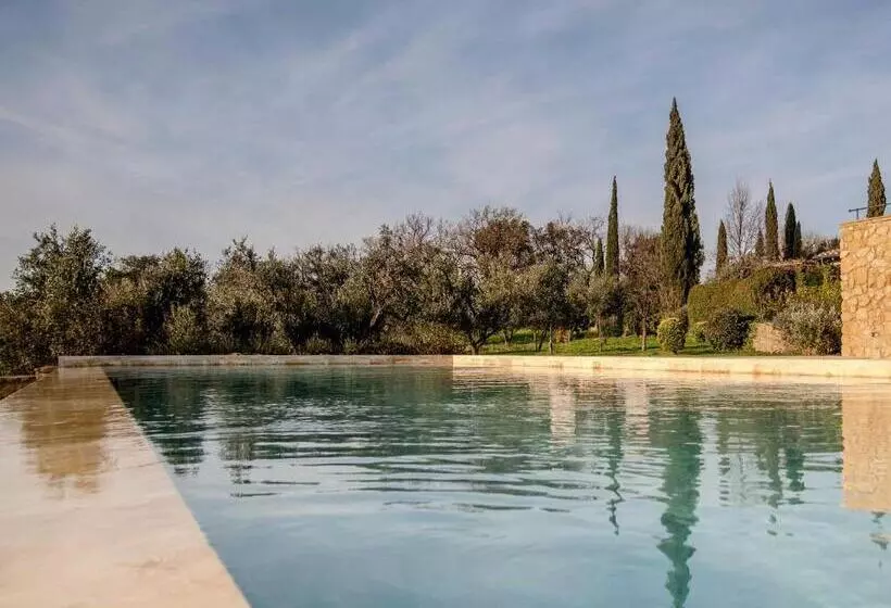 Hotelli Podere Le Mezzelune