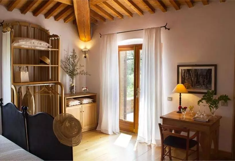 Hotelli Podere Le Mezzelune