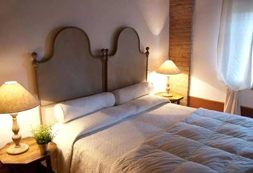 Hotelli Podere Le Mezzelune