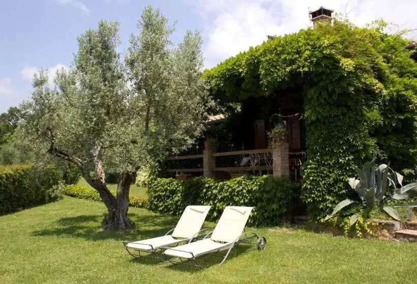 Hotelli Podere Le Mezzelune