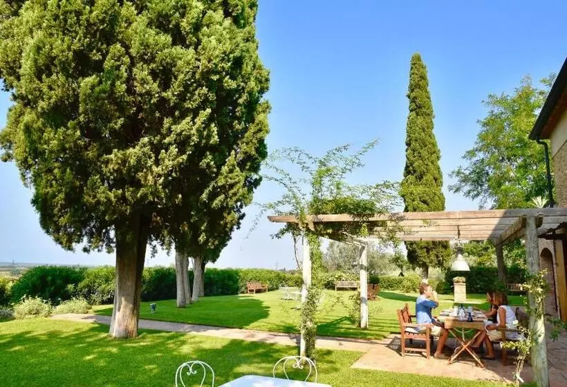 Hotelli Podere Le Mezzelune