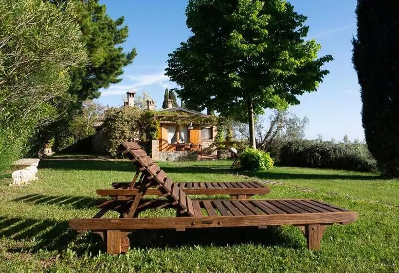 Hotelli Podere Le Mezzelune