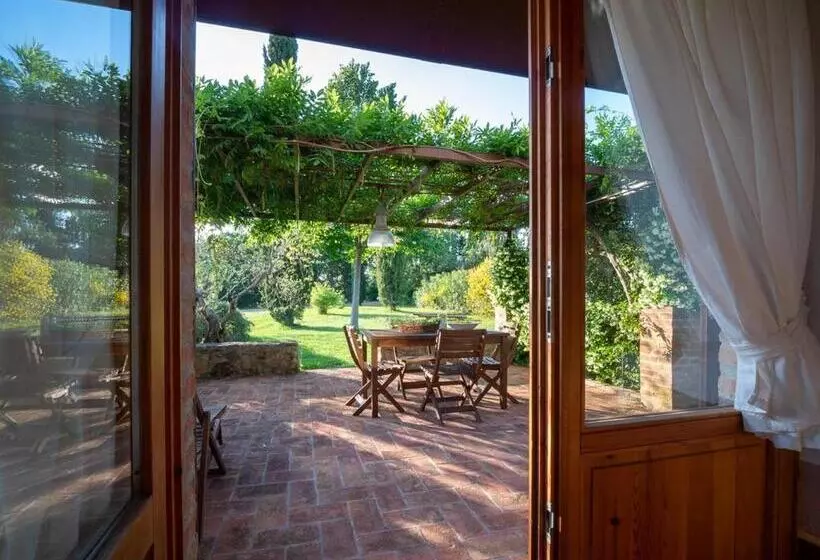 Hotelli Podere Le Mezzelune