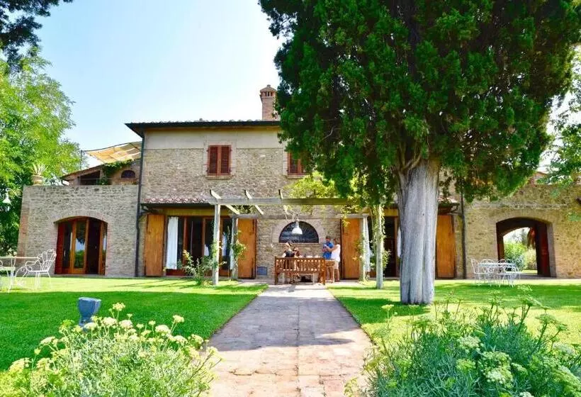 Hotelli Podere Le Mezzelune