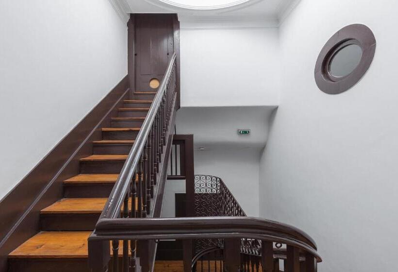 پانسیون Guestready Innvict Building