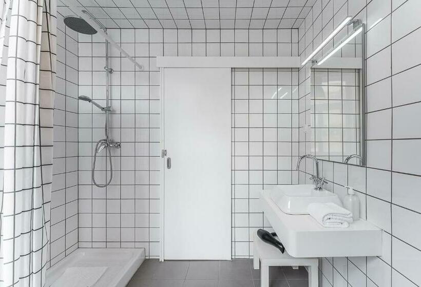 پانسیون Guestready Innvict Building