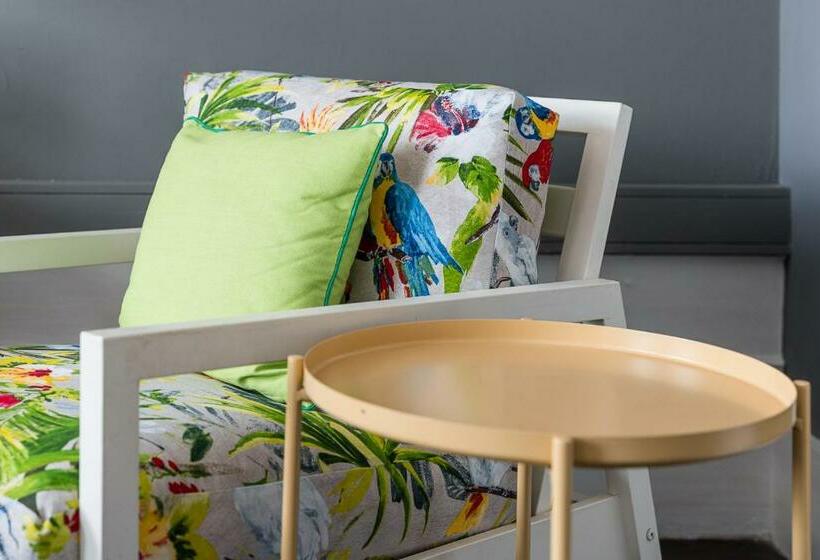 پانسیون Guestready Innvict Building