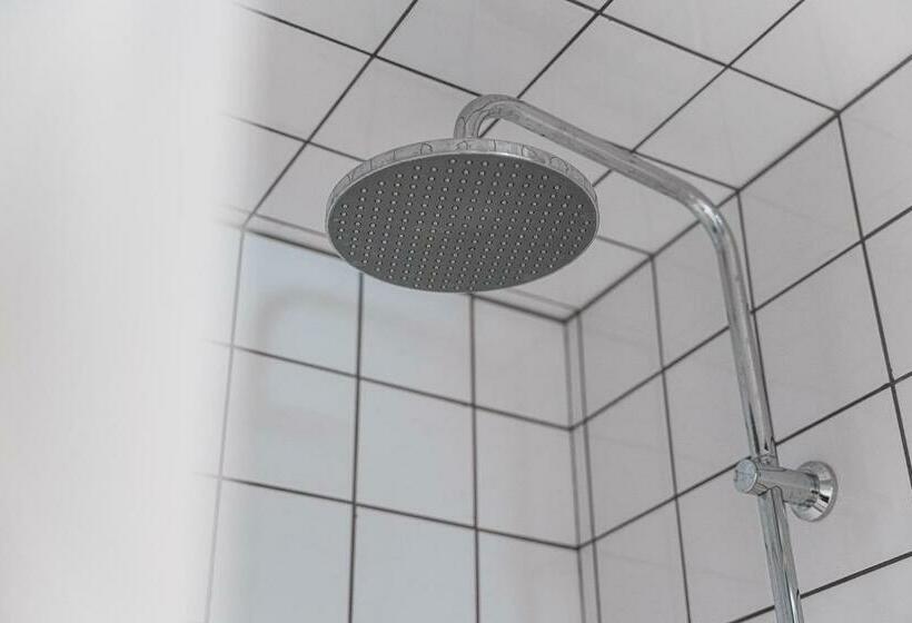 پانسیون Guestready Innvict Building