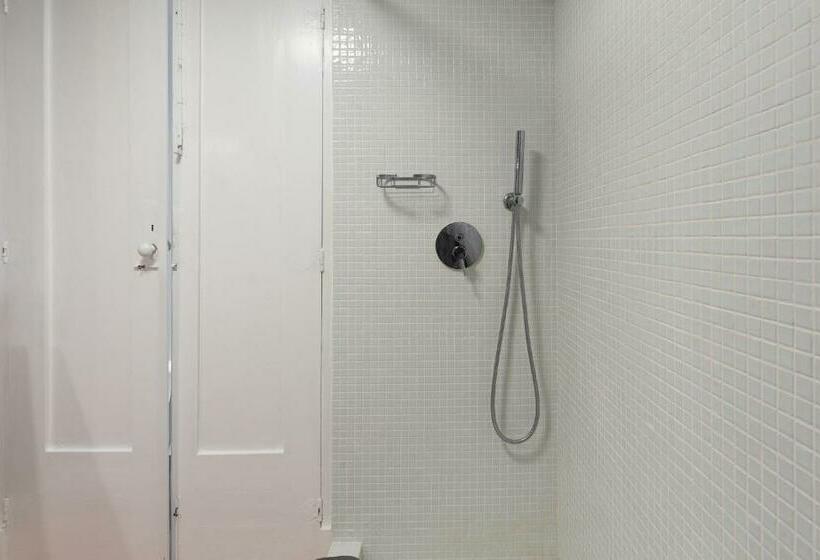 پانسیون Guestready Innvict Building