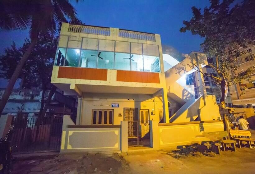 Отель Oyo 8147 Short Stay Homes