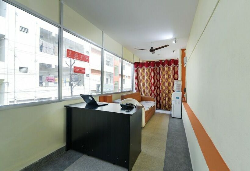 Отель Oyo 8147 Short Stay Homes