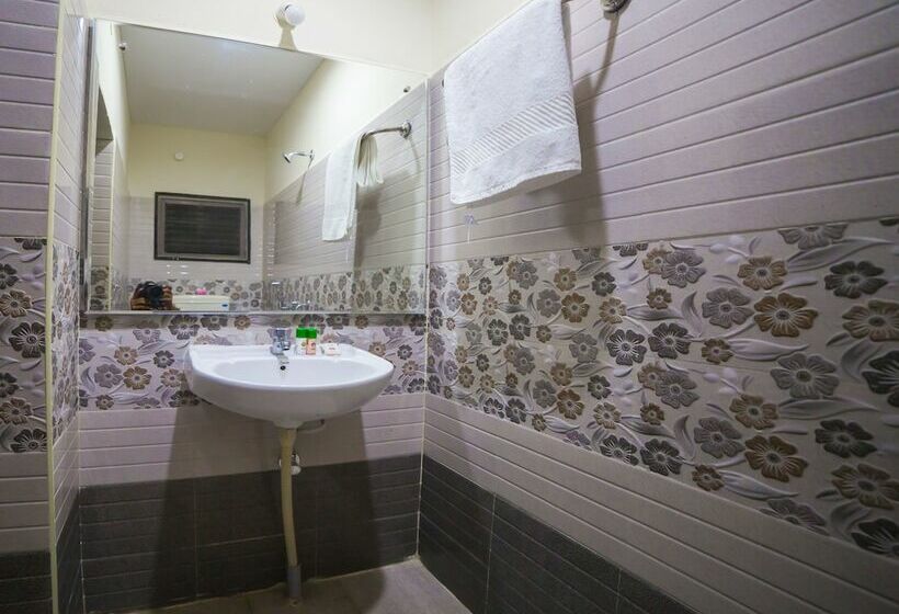 Отель Oyo 8147 Short Stay Homes