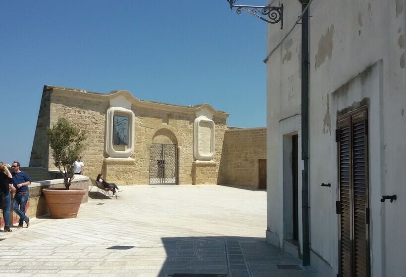 تختخواب و صبحانه Room 110 Bari  Guesthouse