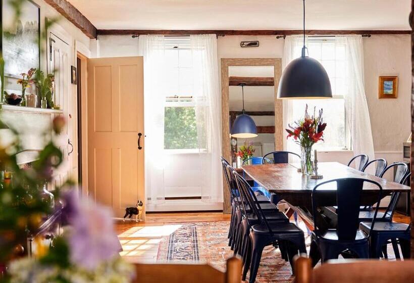 Cedar Hill Farm B & B