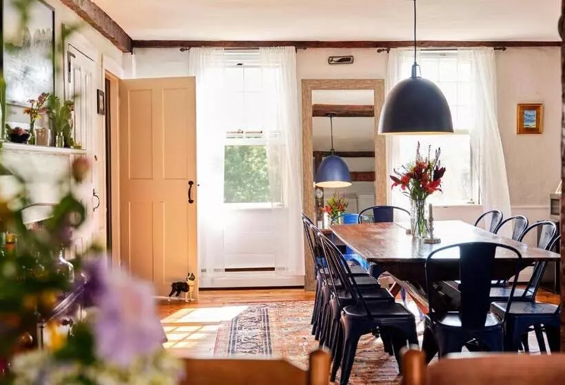 Cedar Hill Farm B & B
