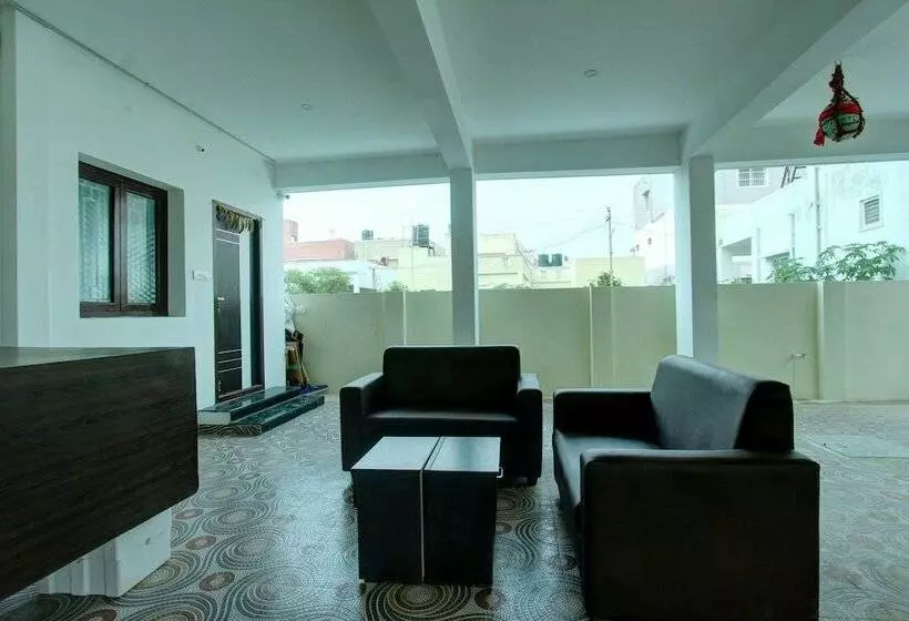 ホテル Oyo 24597 Dheeran Home Stay