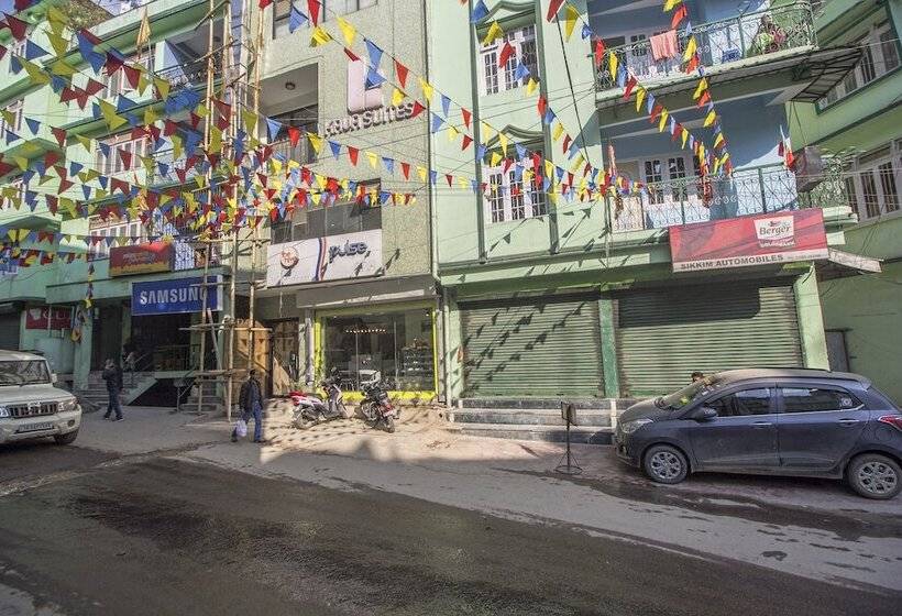 فندق Oyo 28171 Kava Suites