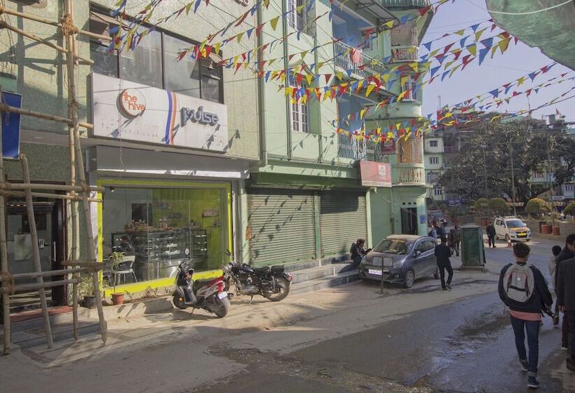 فندق Oyo 28171 Kava Suites