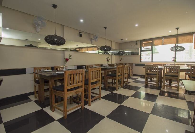 فندق Oyo 28171 Kava Suites