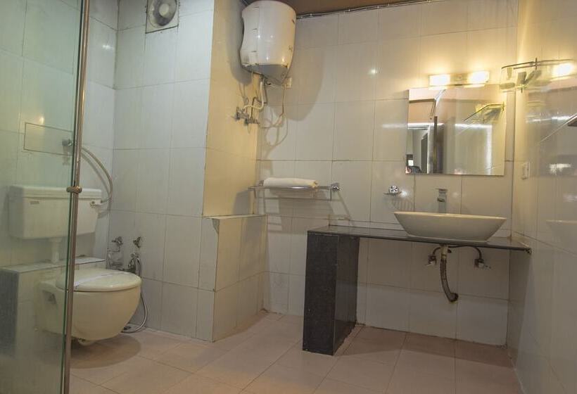 فندق Oyo 28171 Kava Suites