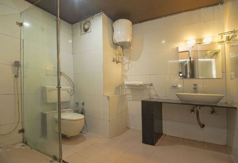 فندق Oyo 28171 Kava Suites