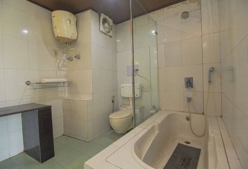 فندق Oyo 28171 Kava Suites