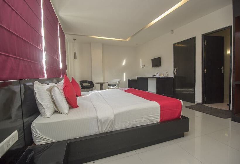 فندق Oyo 28171 Kava Suites