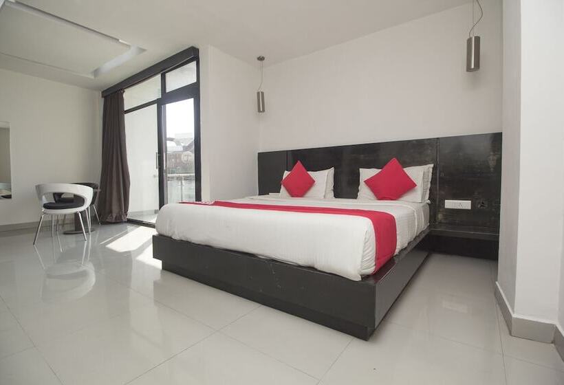 فندق Oyo 28171 Kava Suites