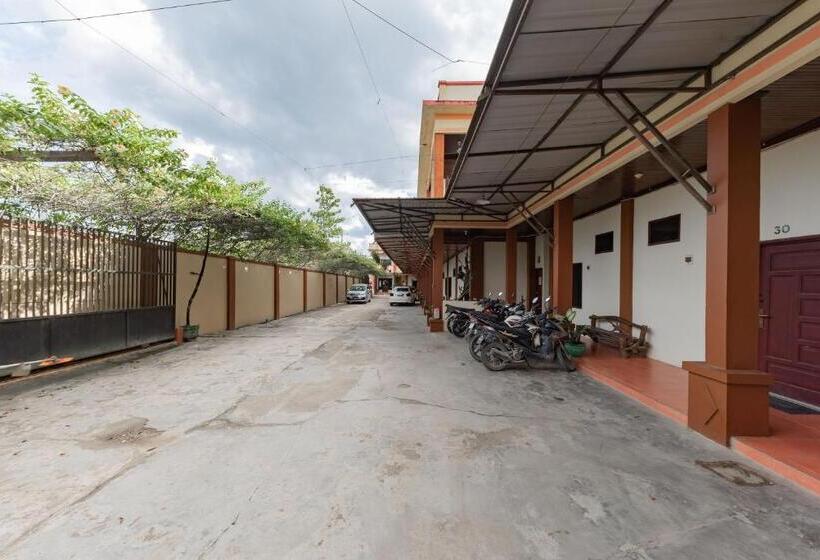 بنسيون Reddoorz Near Samarinda Square