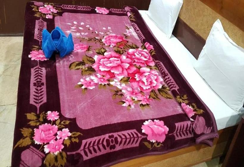 Hotel Goroomgo Neelam Raj Mallital, Nainital