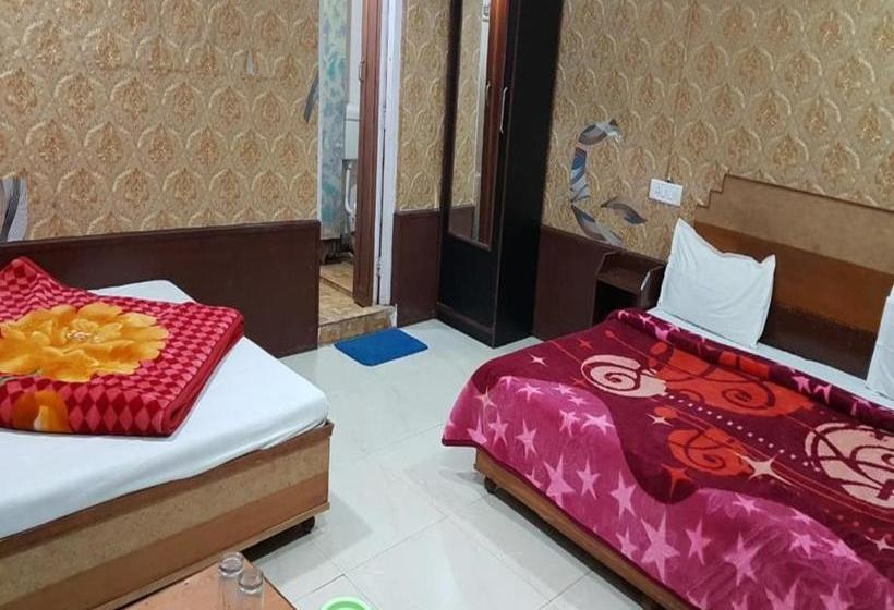 Hotel Goroomgo Neelam Raj Mallital, Nainital