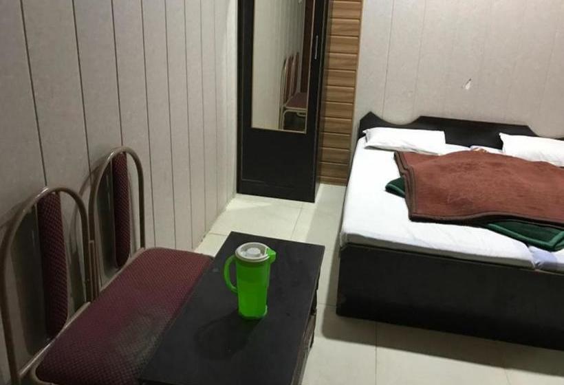 Hotel Goroomgo Neelam Raj Mallital, Nainital