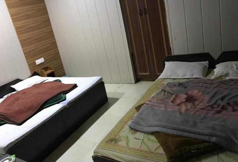 Hotel Goroomgo Neelam Raj Mallital, Nainital