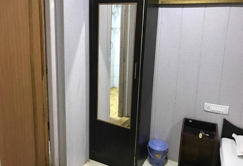 Hotel Goroomgo Neelam Raj Mallital, Nainital