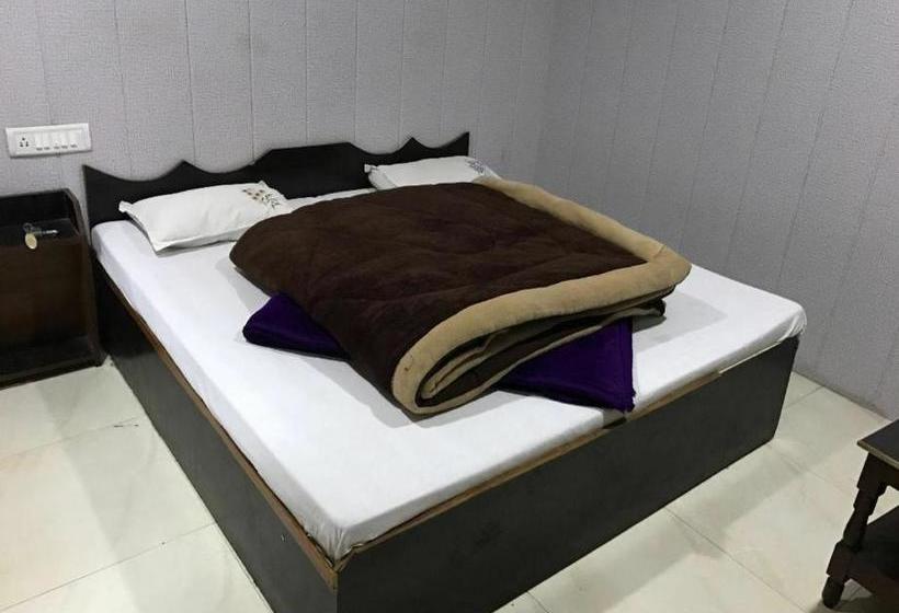 Hotel Goroomgo Neelam Raj Mallital, Nainital