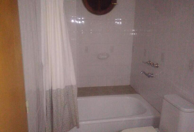 فندق Continental Cosquin