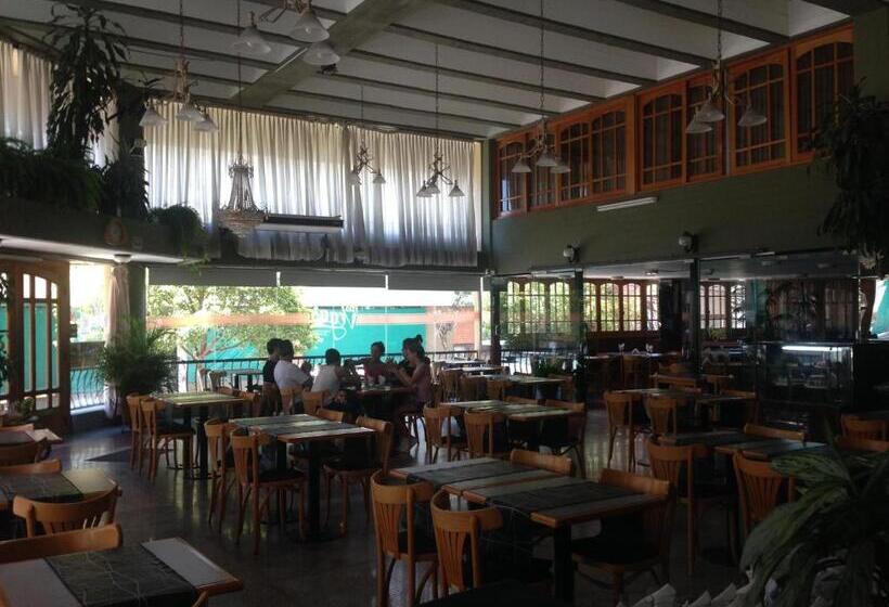 فندق Continental Cosquin