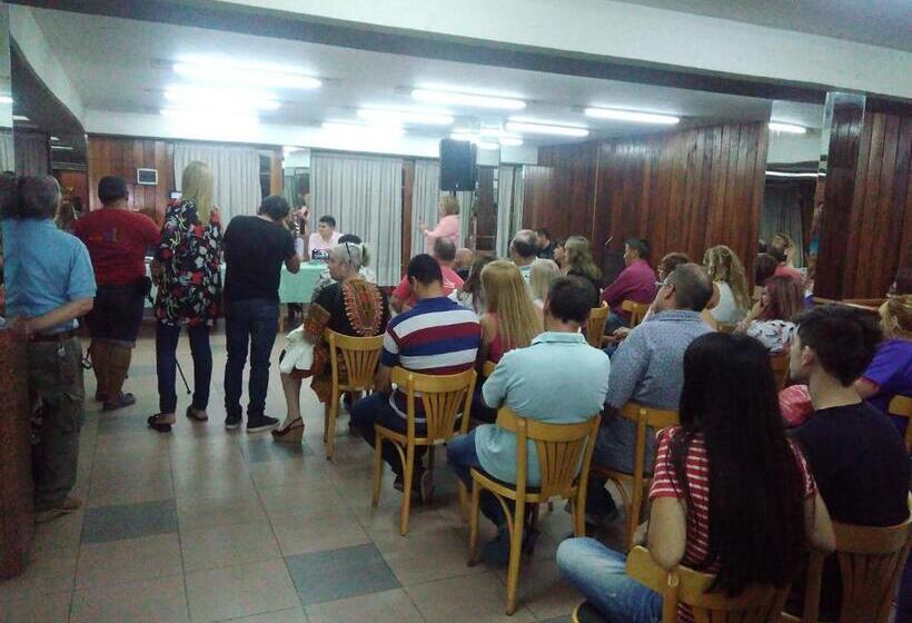 فندق Continental Cosquin